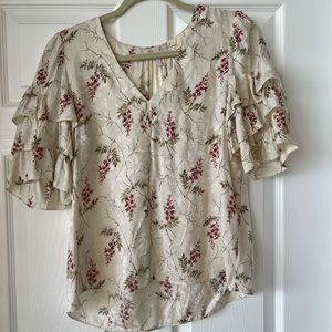 Rebecca Taylor blouse size 6. Beautiful floral design with detailed sleeves.